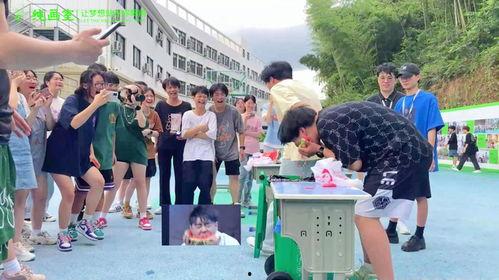 校园画室吃瓜,一场别开生面的“吃瓜”盛宴