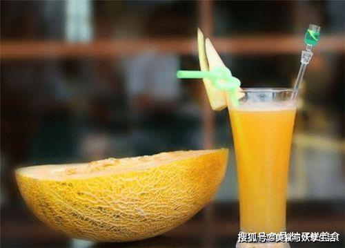 喝饮料吃哈密瓜,哈密瓜搭配饮料的清新享受
